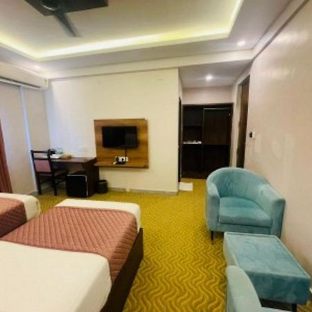Vovo Hotels Yelahanka Dış mekan fotoğraf