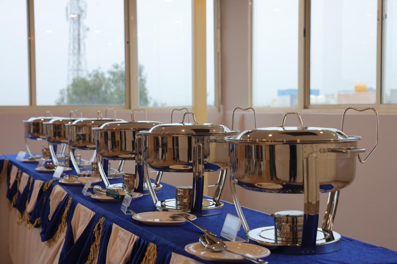 Vovo Hotels Yelahanka Dış mekan fotoğraf