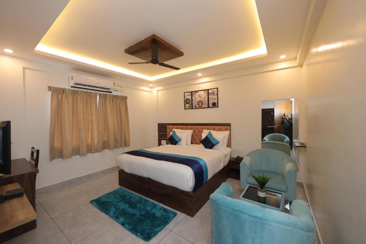 Vovo Hotels Yelahanka Dış mekan fotoğraf