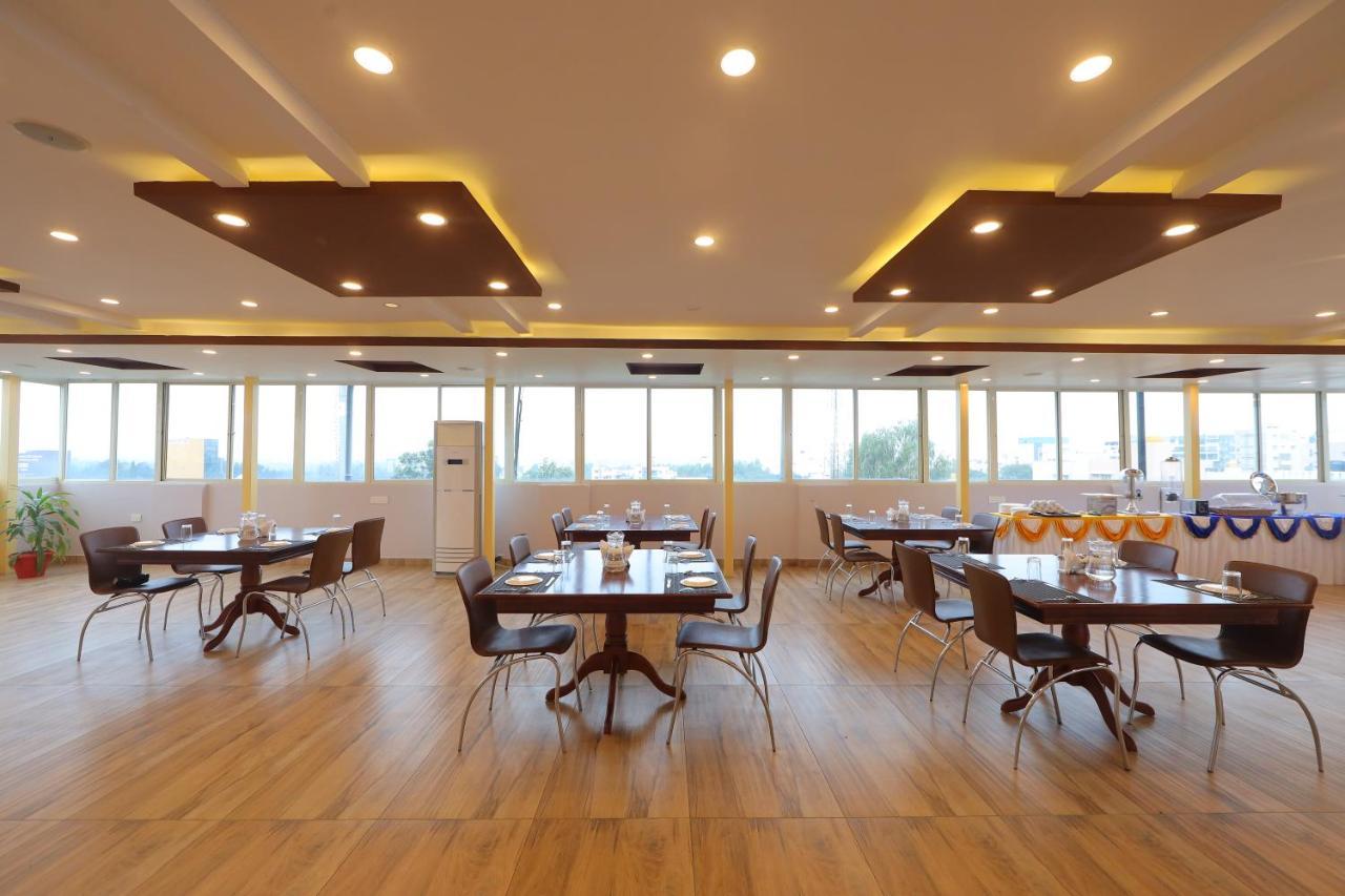 Vovo Hotels Yelahanka Dış mekan fotoğraf