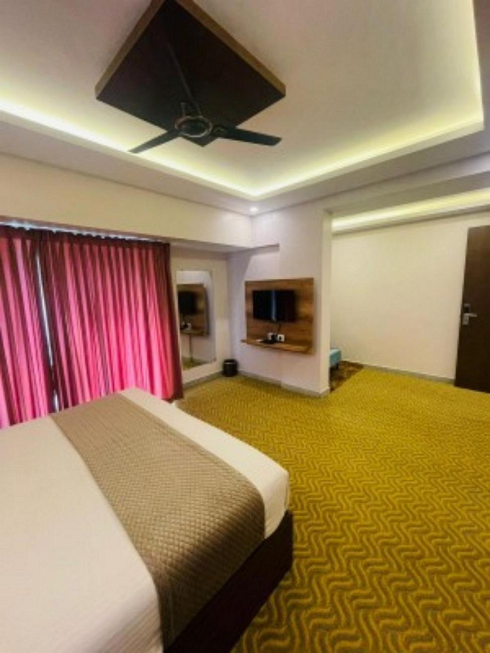 Vovo Hotels Yelahanka Dış mekan fotoğraf