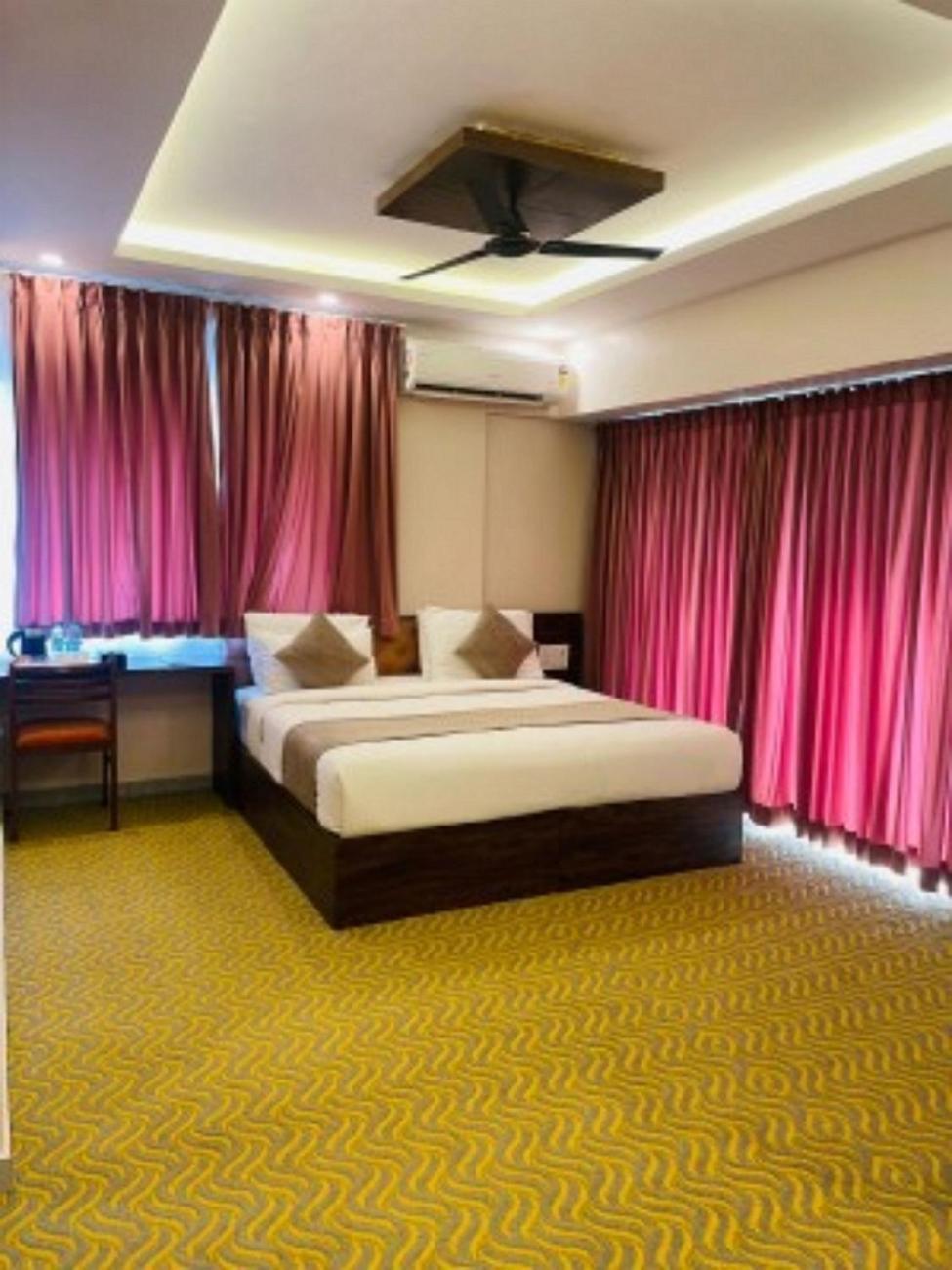 Vovo Hotels Yelahanka Dış mekan fotoğraf