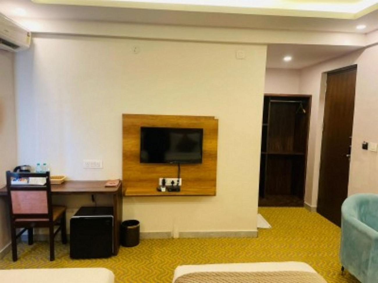 Vovo Hotels Yelahanka Dış mekan fotoğraf