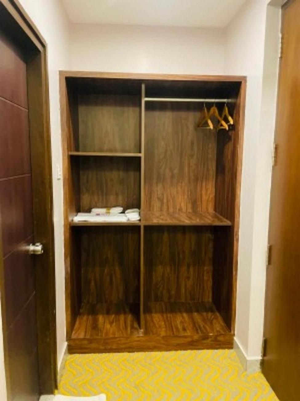 Vovo Hotels Yelahanka Dış mekan fotoğraf