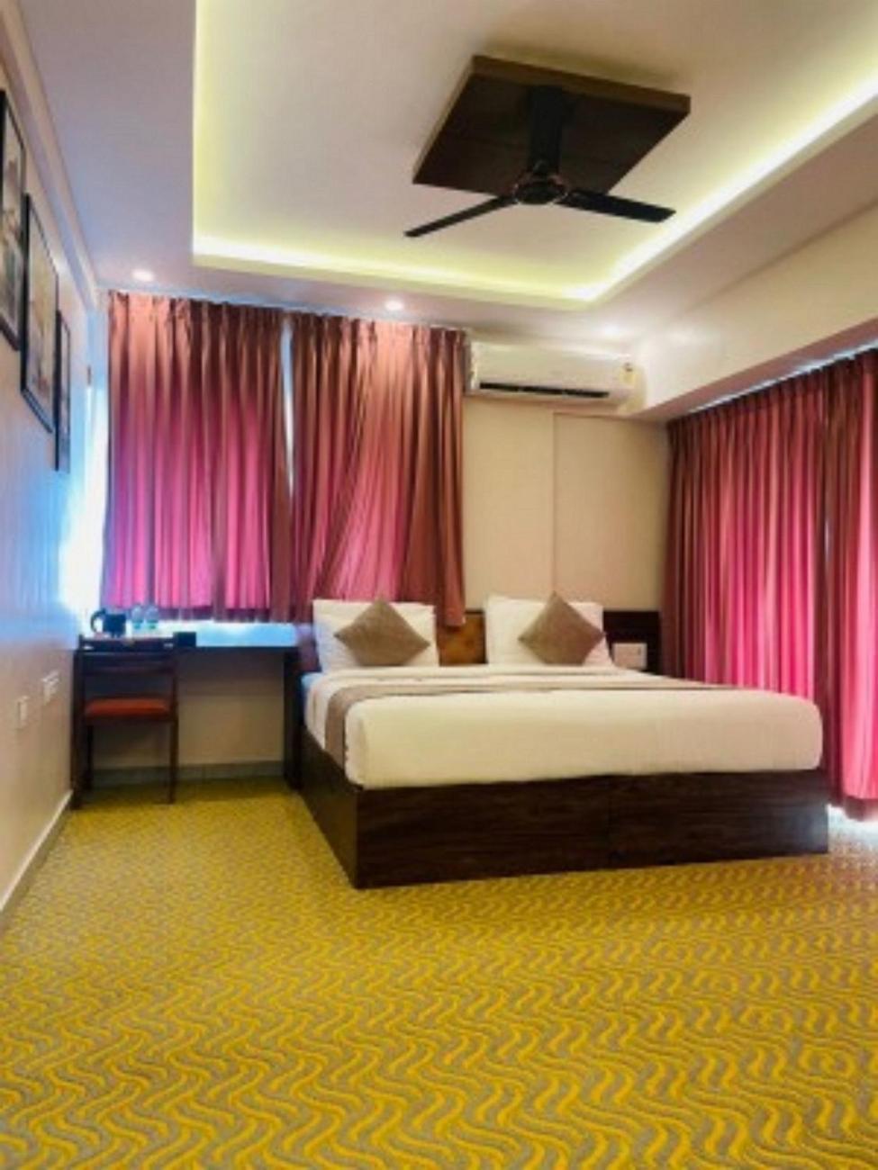 Vovo Hotels Yelahanka Dış mekan fotoğraf