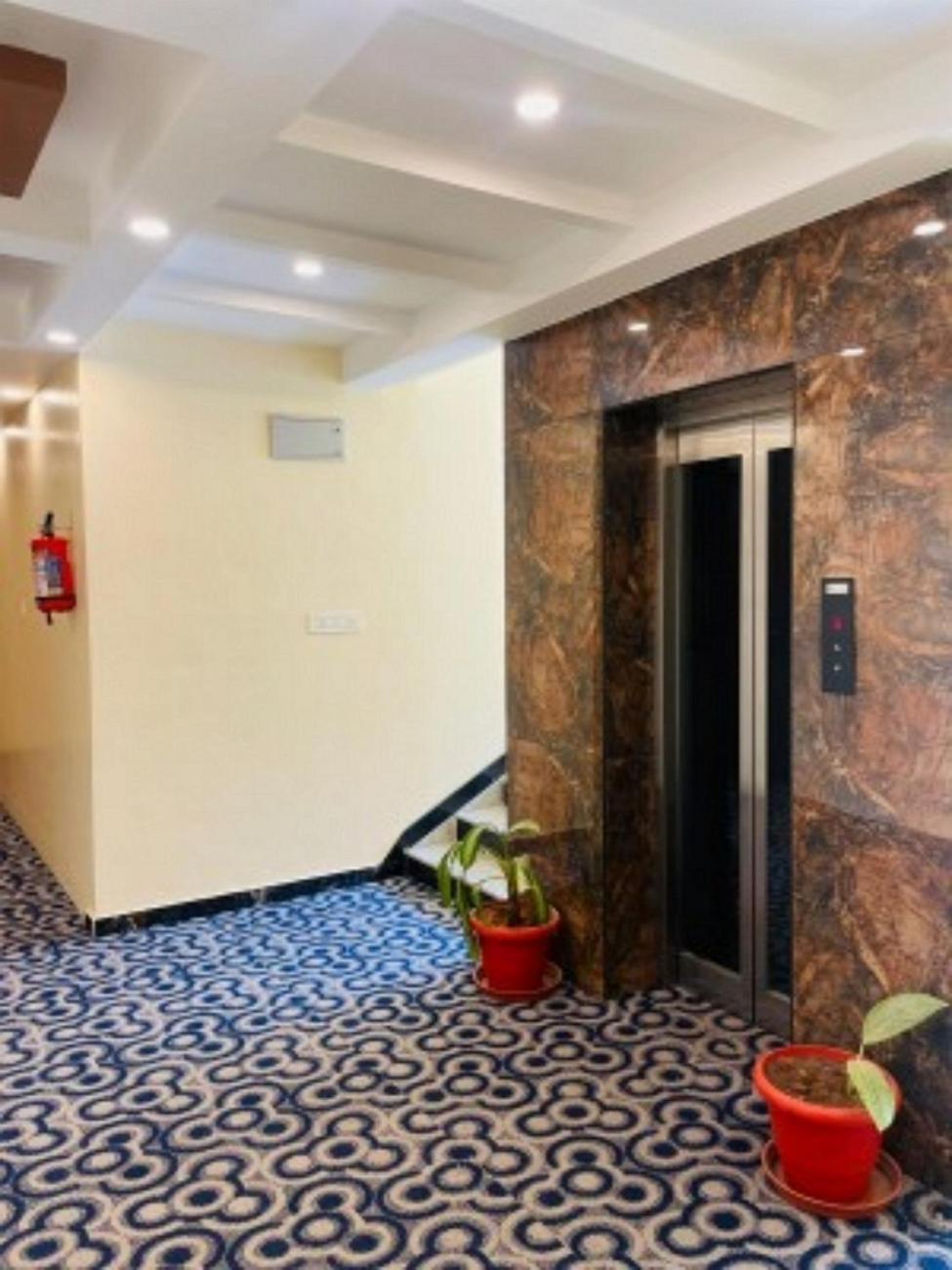 Vovo Hotels Yelahanka Dış mekan fotoğraf