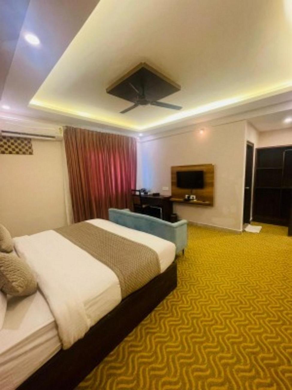 Vovo Hotels Yelahanka Dış mekan fotoğraf