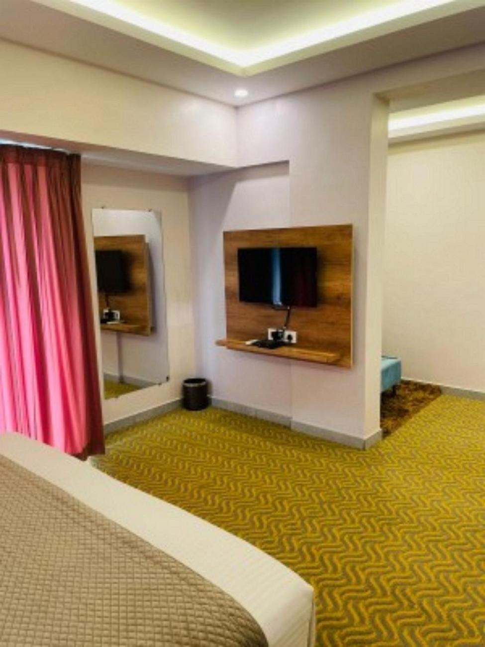 Vovo Hotels Yelahanka Dış mekan fotoğraf