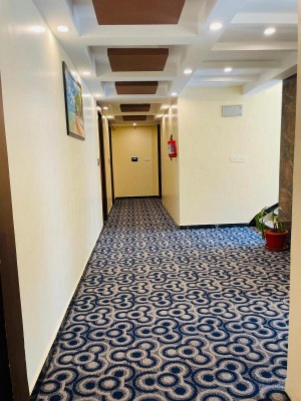 Vovo Hotels Yelahanka Dış mekan fotoğraf