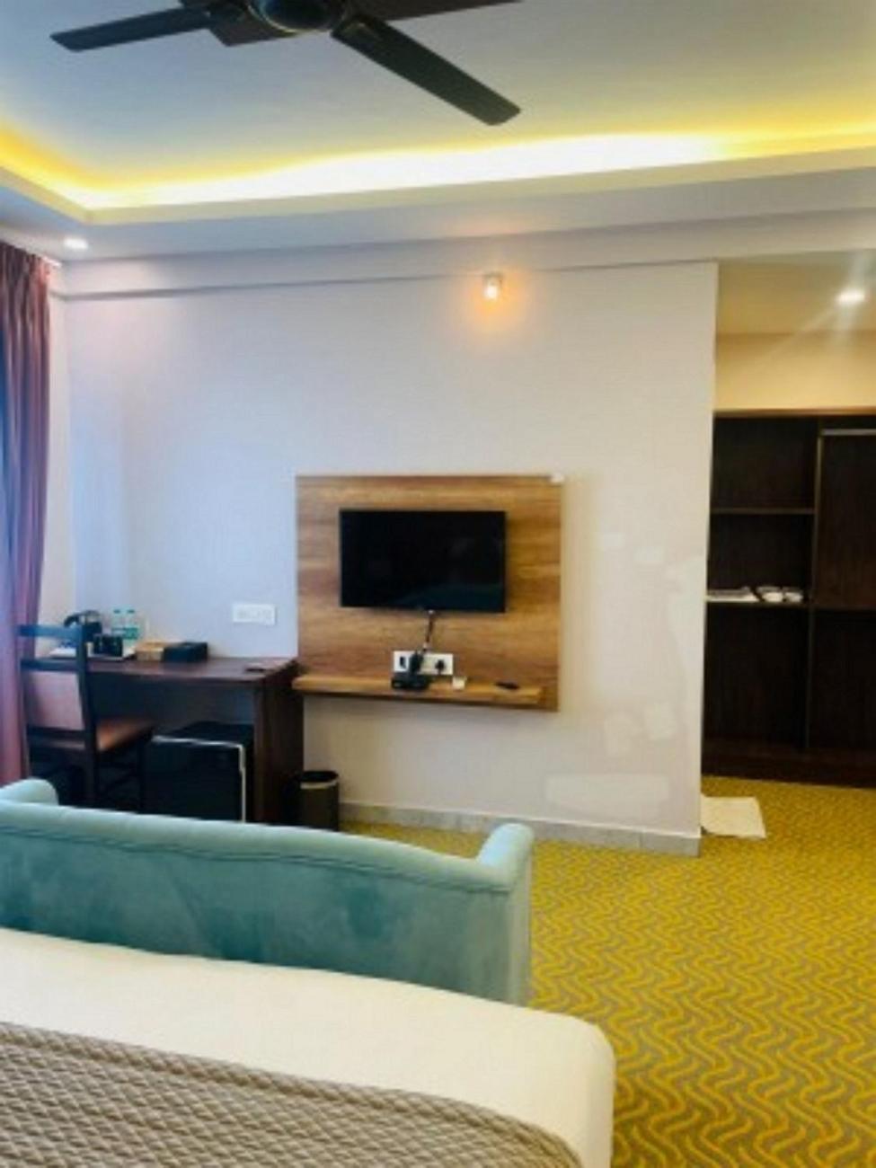 Vovo Hotels Yelahanka Dış mekan fotoğraf