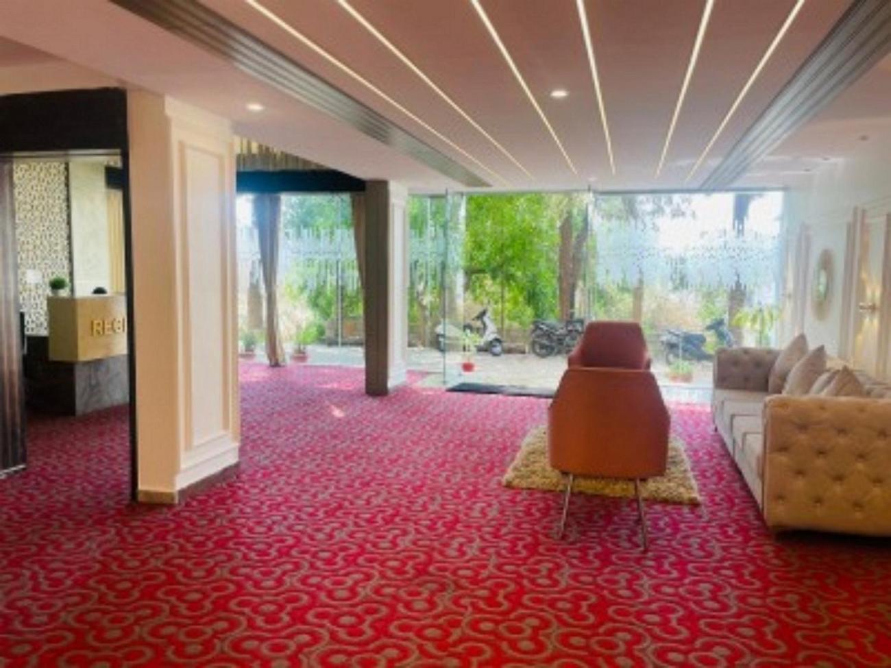 Vovo Hotels Yelahanka Dış mekan fotoğraf