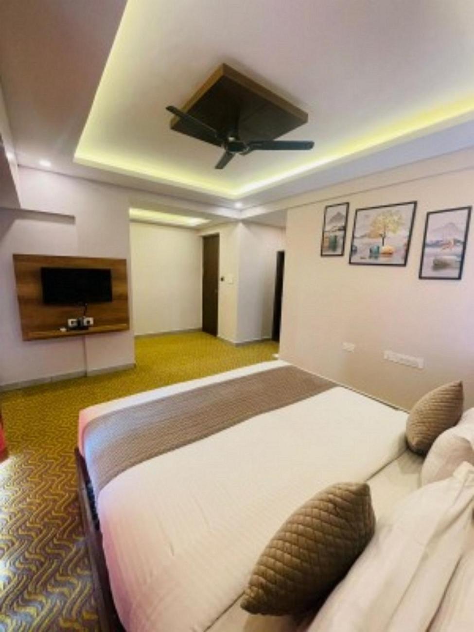 Vovo Hotels Yelahanka Dış mekan fotoğraf