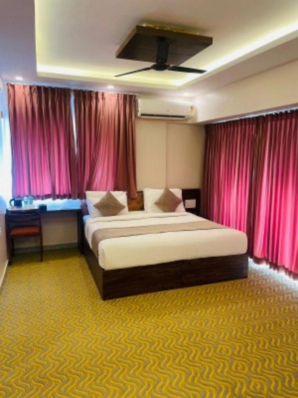 Vovo Hotels Yelahanka Dış mekan fotoğraf