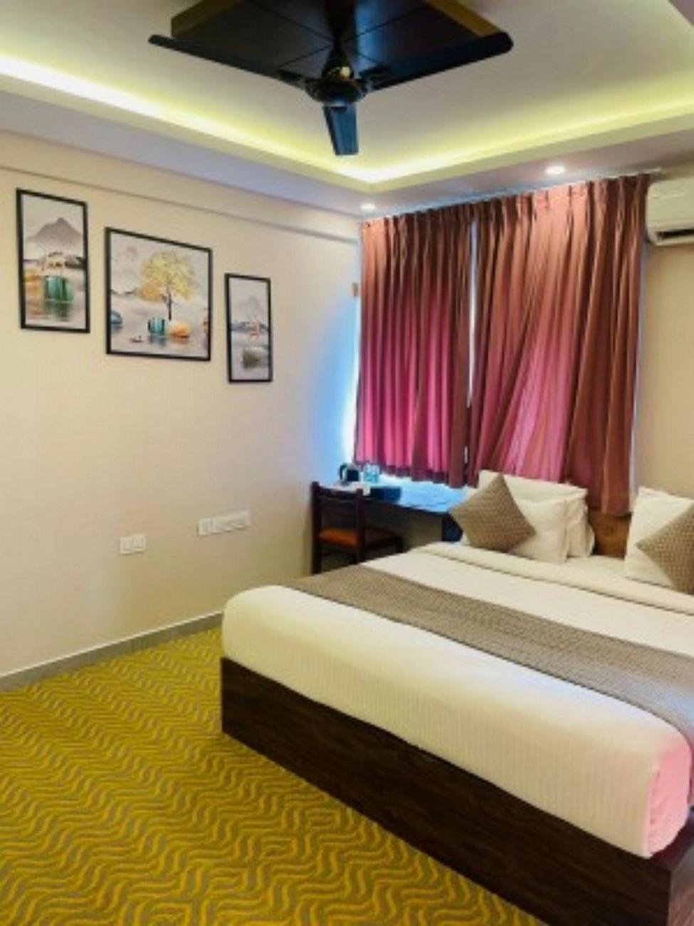 Vovo Hotels Yelahanka Dış mekan fotoğraf
