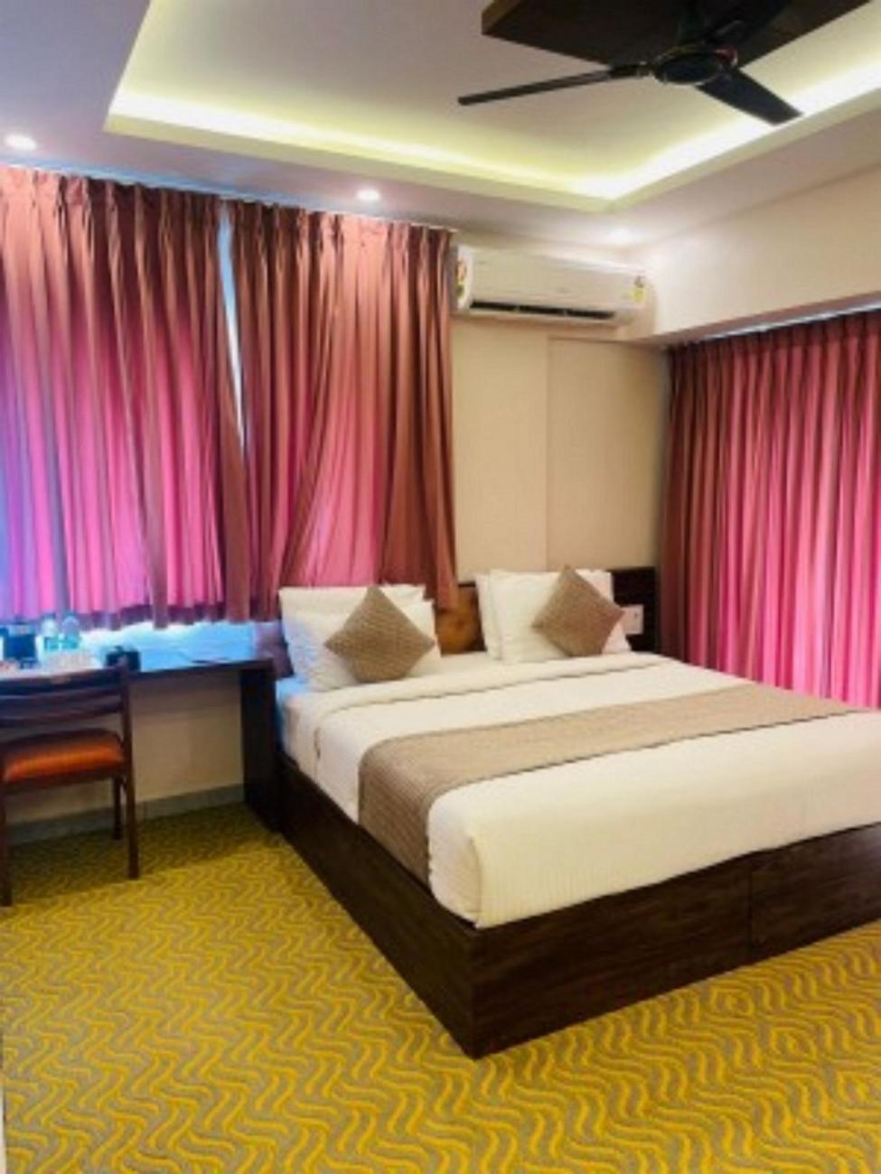 Vovo Hotels Yelahanka Dış mekan fotoğraf