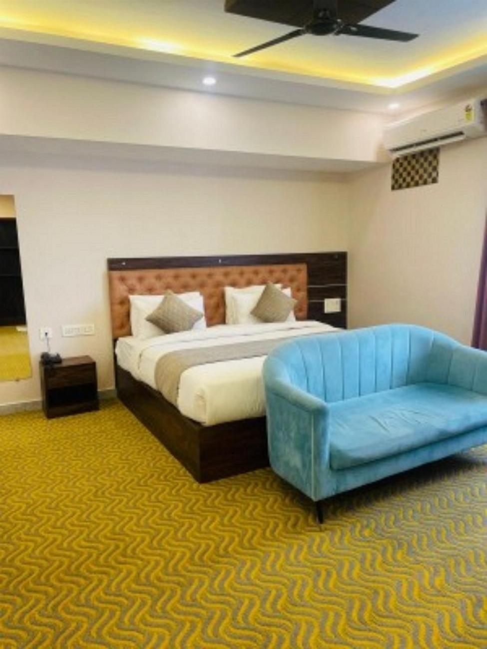 Vovo Hotels Yelahanka Dış mekan fotoğraf